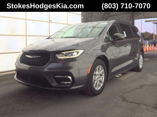 2023 Chrysler Pacifica Touring L's photo