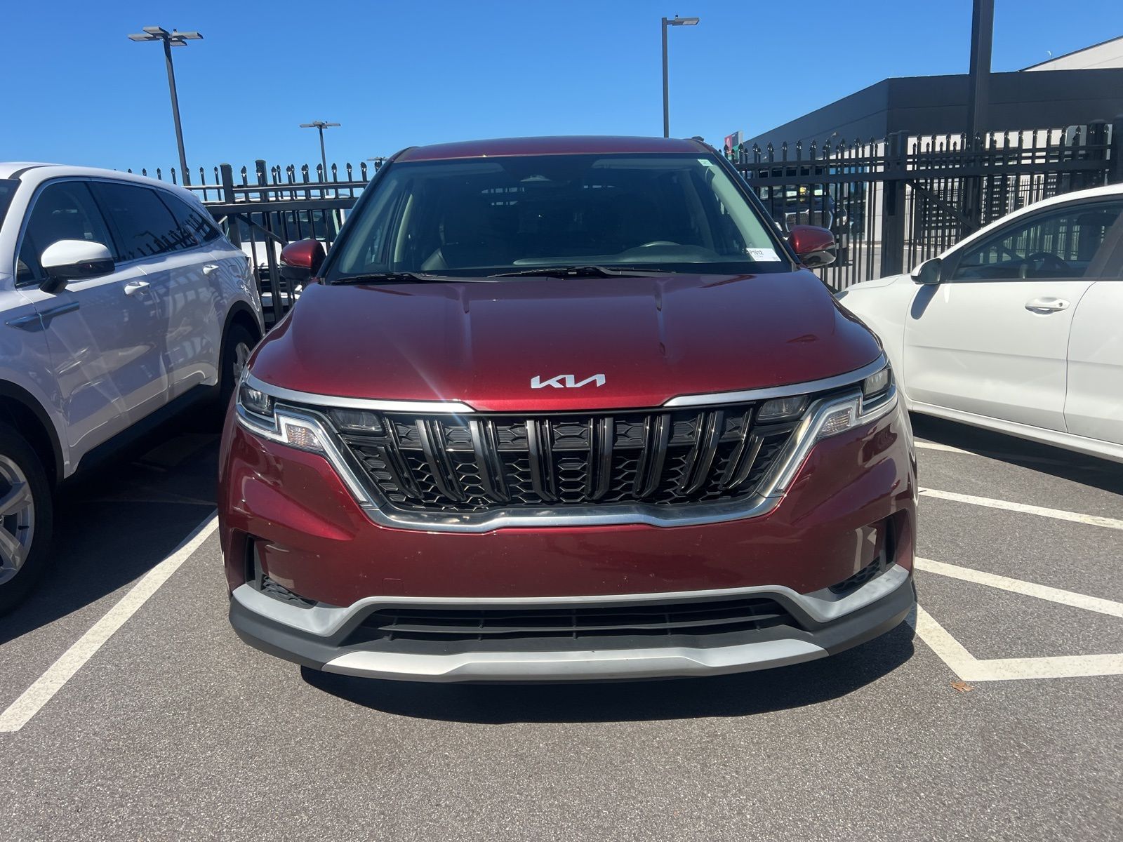 2023 Kia Carnival LX photo 2