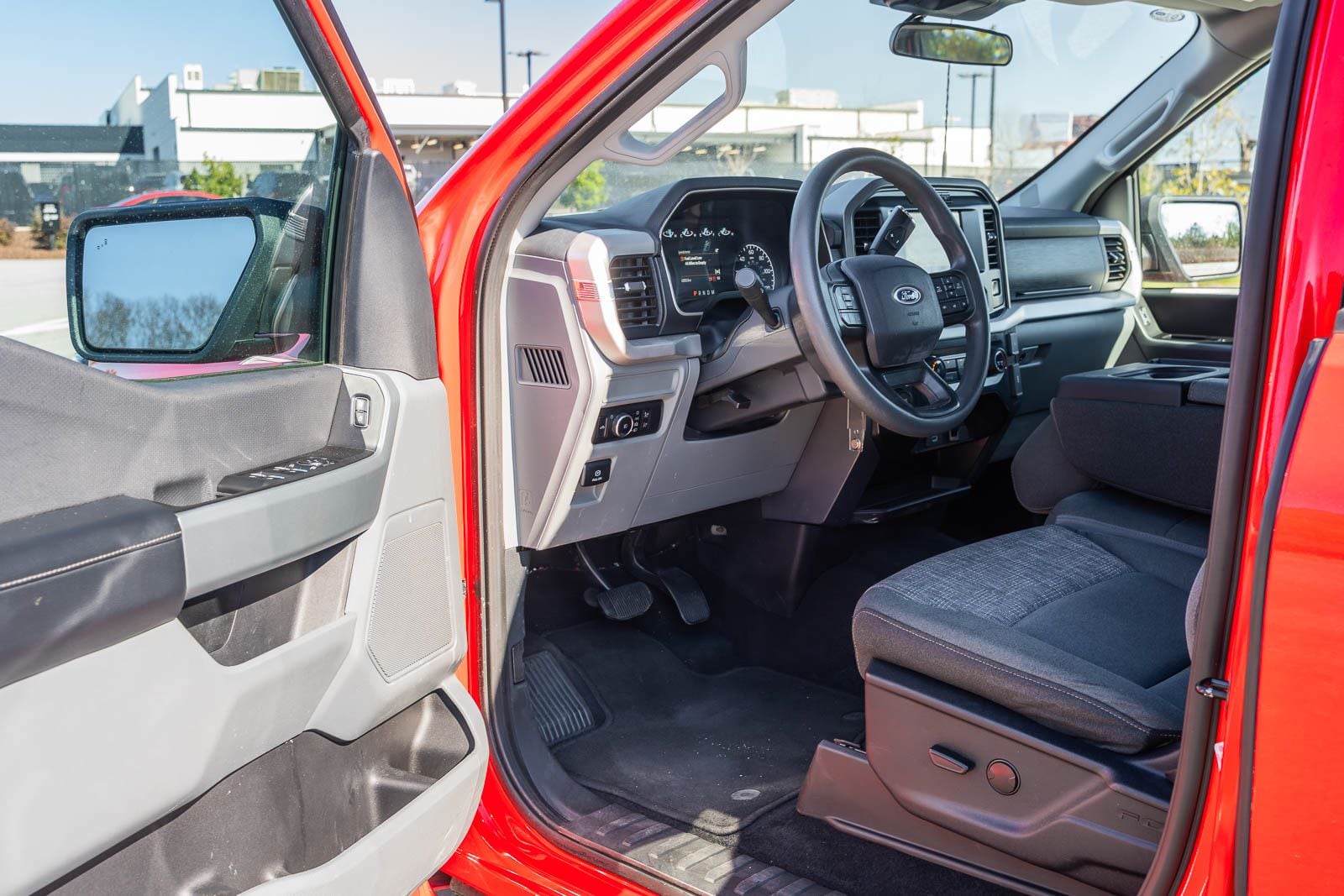 2023 Ford F-150 XLT - Photo 17