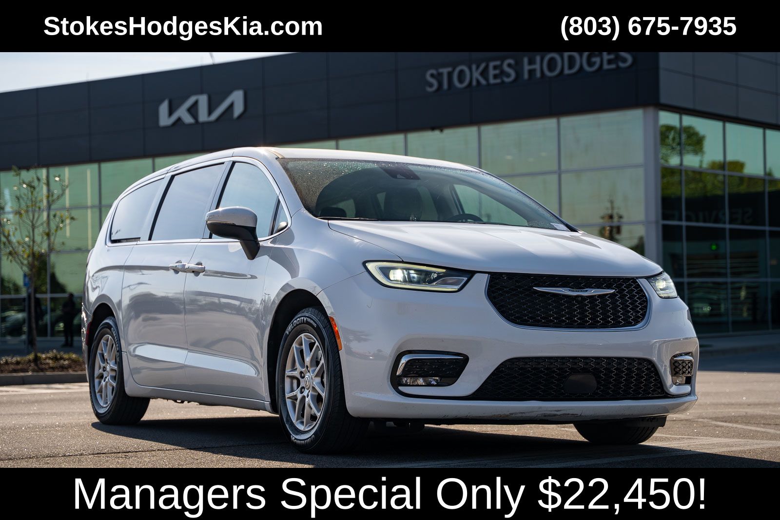 2023 Chrysler Pacifica Touring L's photo