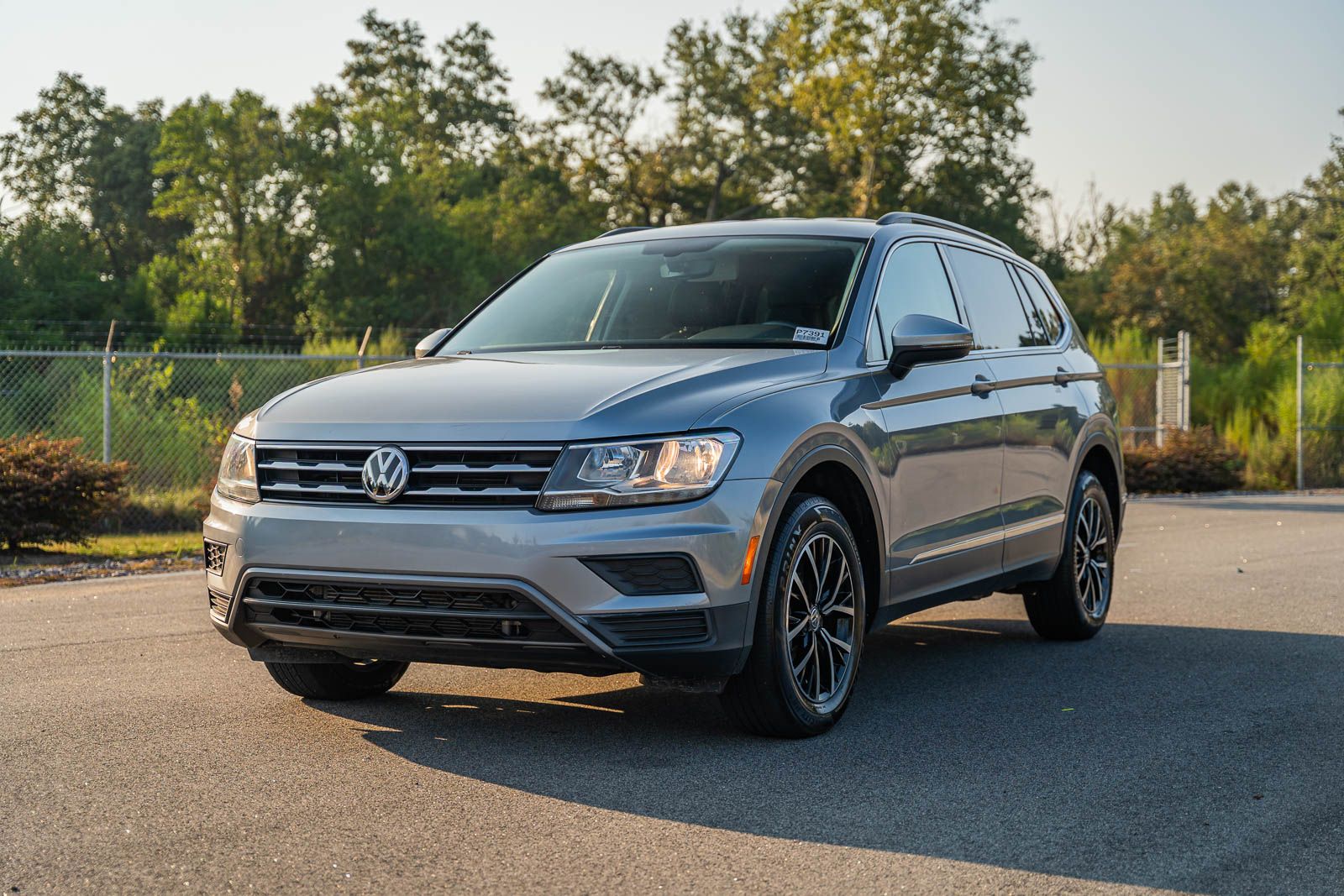 2021 Volkswagen Tiguan SE photo 3