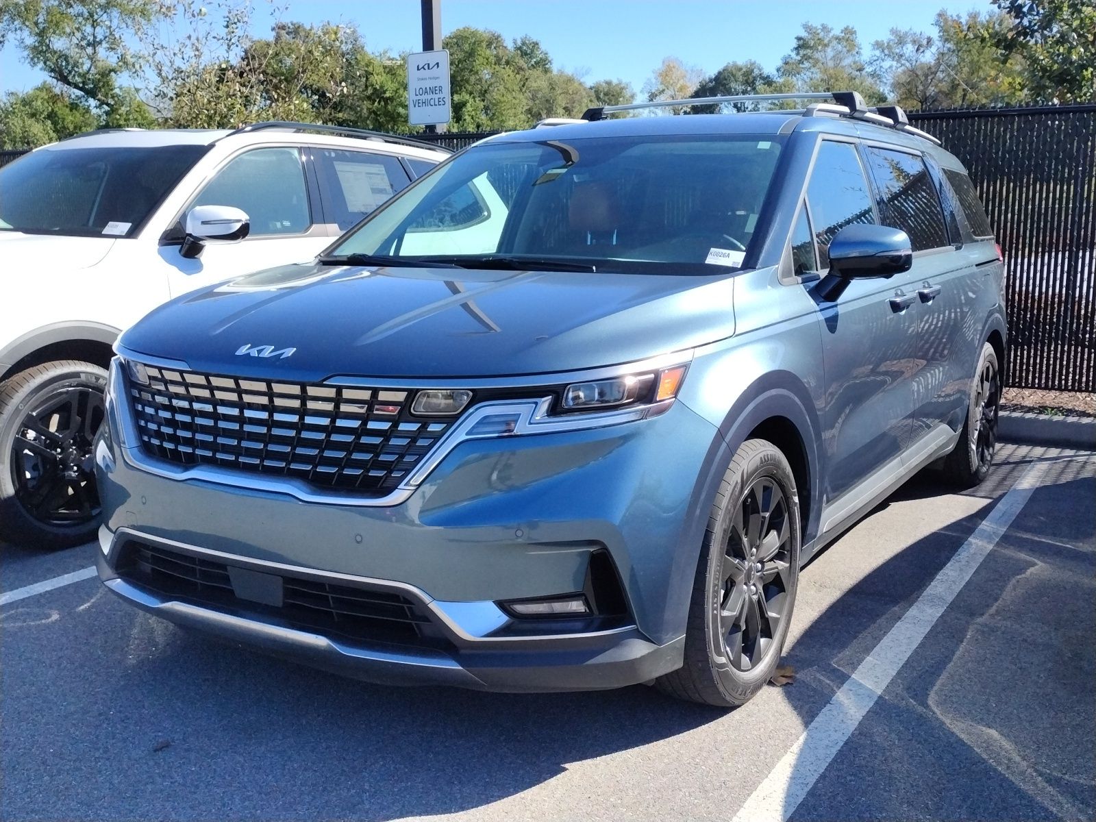 2024 Kia Carnival SX Prestige photo 2