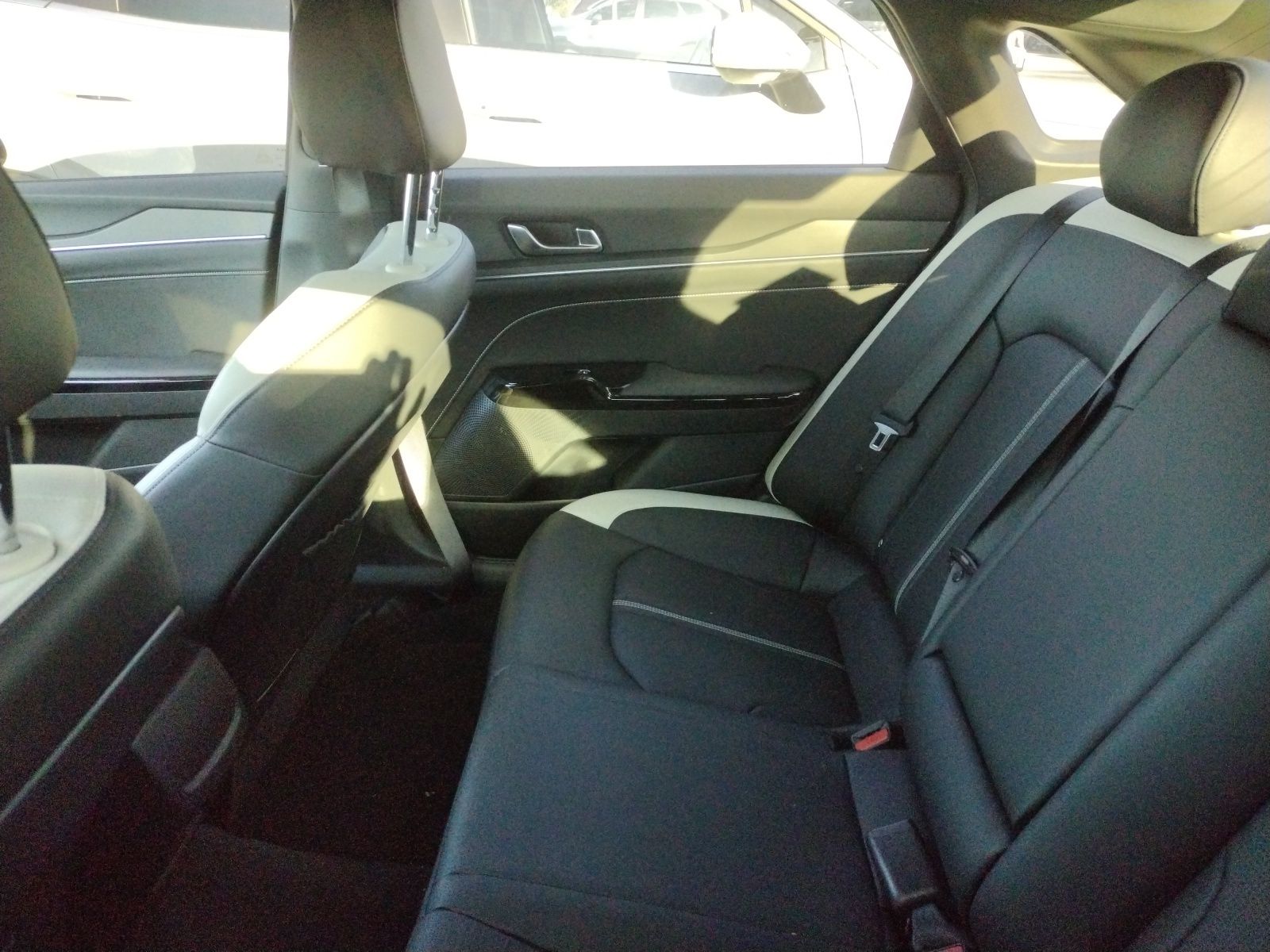 2025 Kia K5 GT-Line photo 3