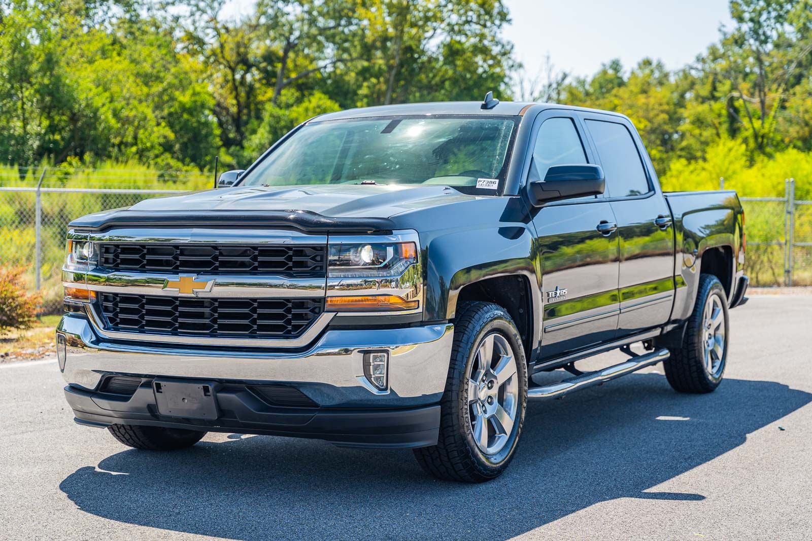 2018 Chevrolet Silverado 1500 LT photo 2