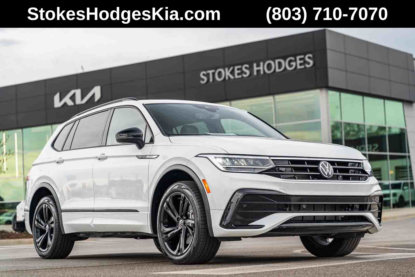 2024 Volkswagen Tiguan SE R-LINE BLACK's photo