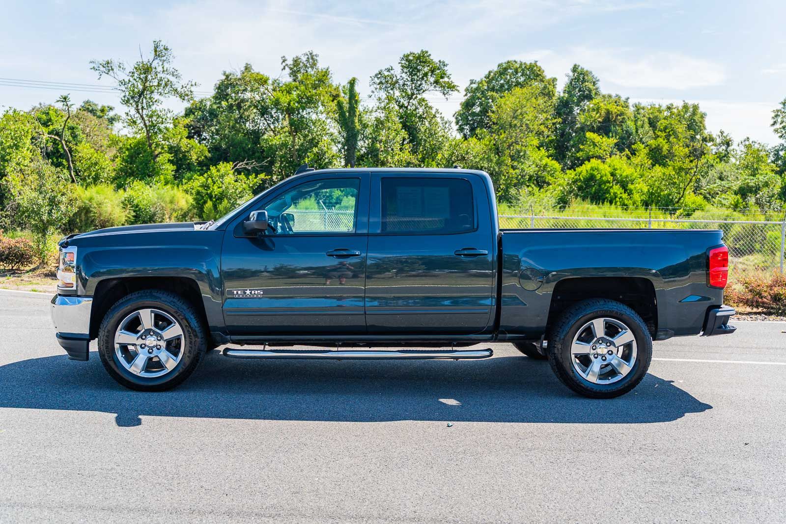 2018 Chevrolet Silverado 1500 LT photo 3
