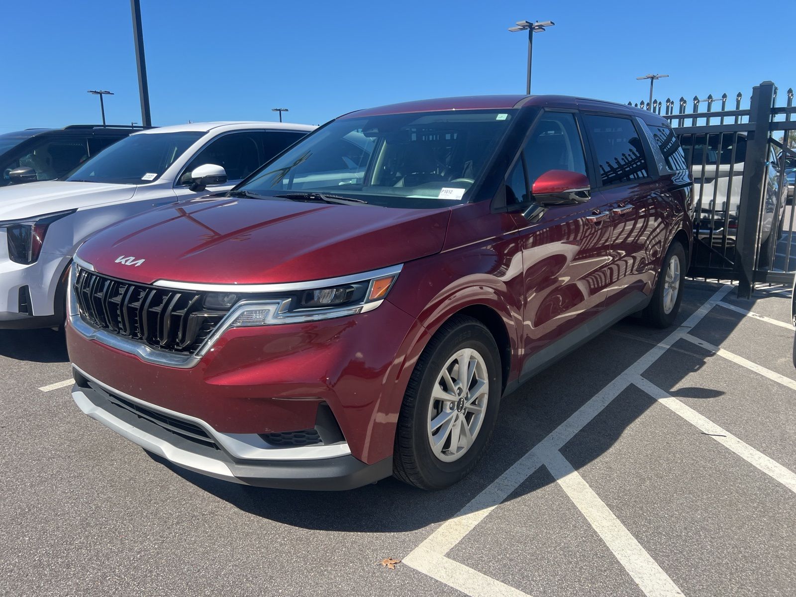 2023 Kia Carnival LX photo 3
