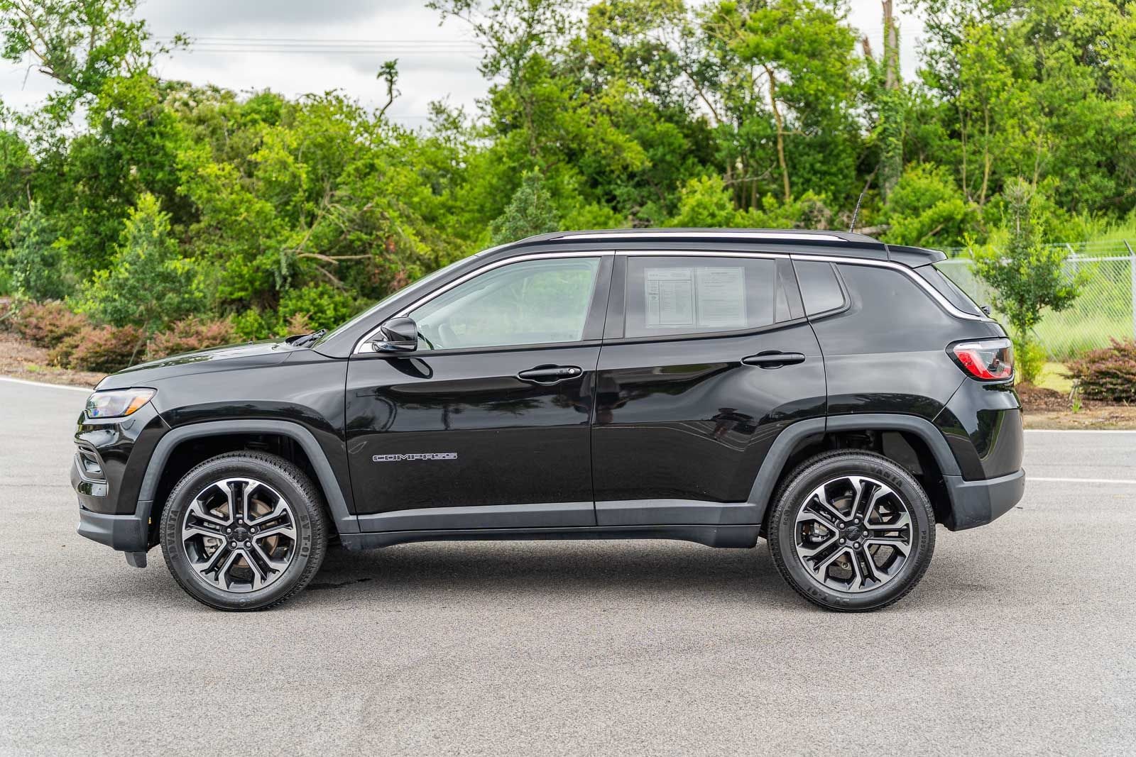2022 Jeep Compass Limited photo 2