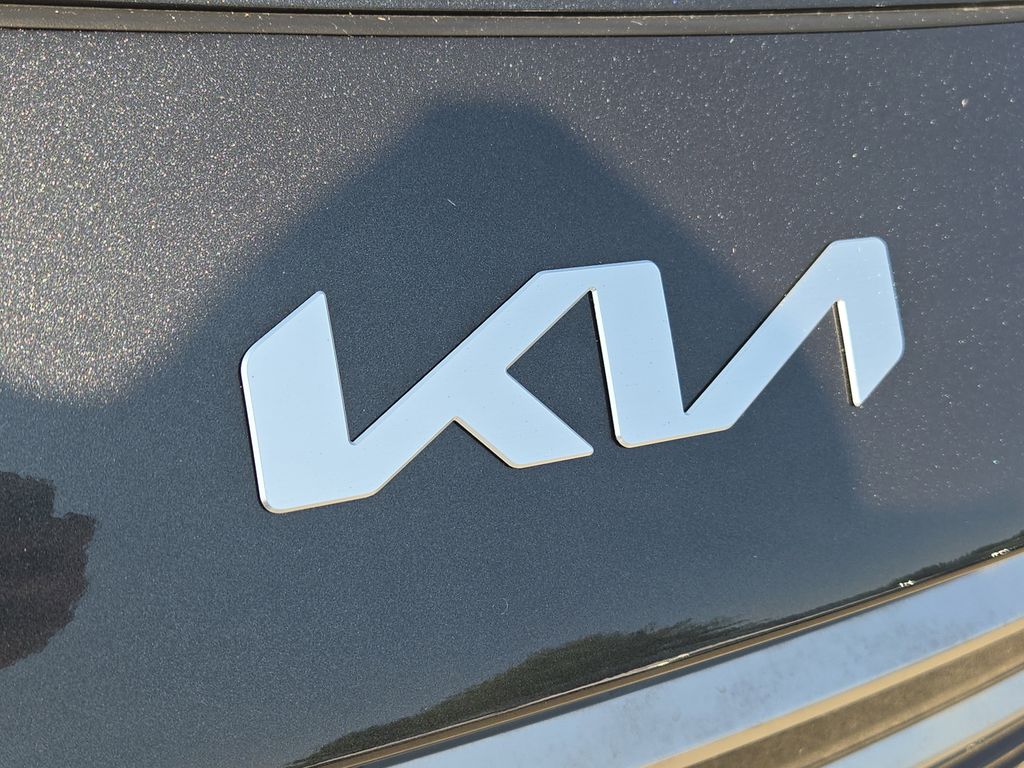 2025 Kia Niro SX Touring photo 4