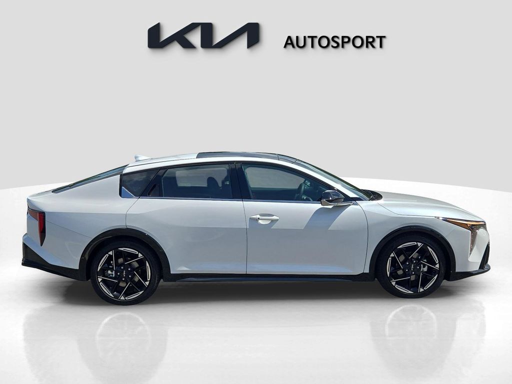 2025 Kia K4 GT-Line photo 4