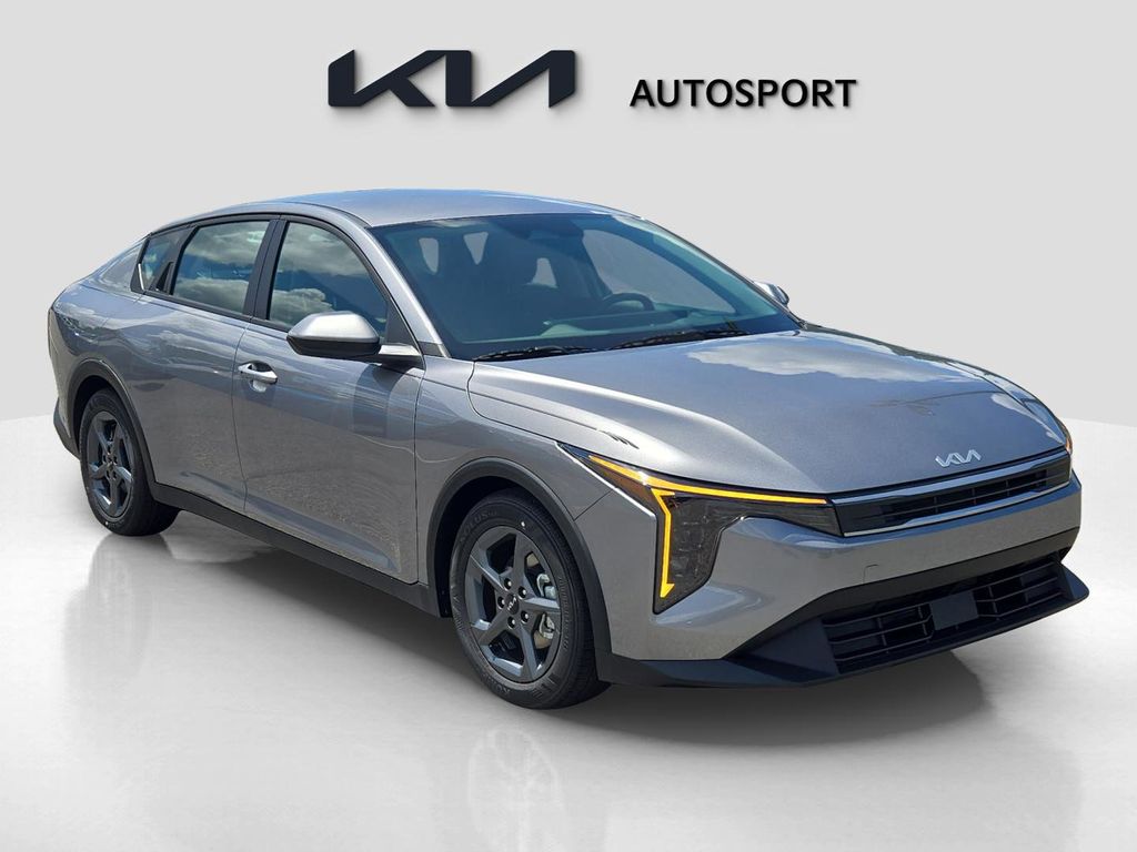 2025 Kia K4 LXS photo 3