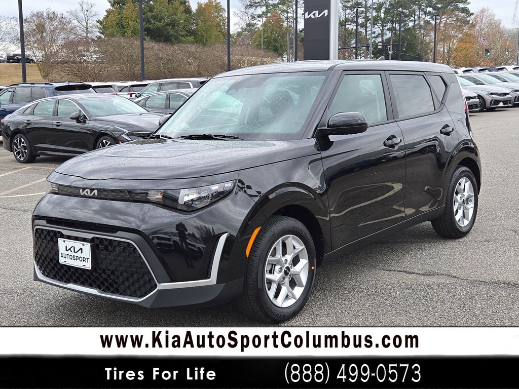 2025 Kia Soul LX's photo