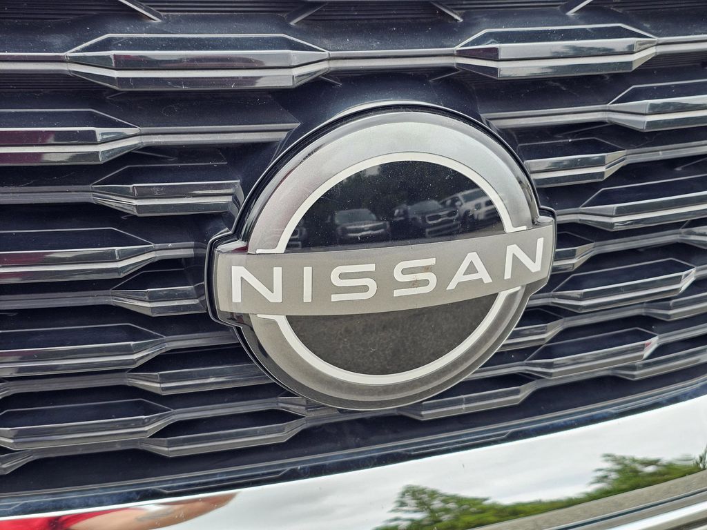 2022 Nissan Rogue SV photo 3