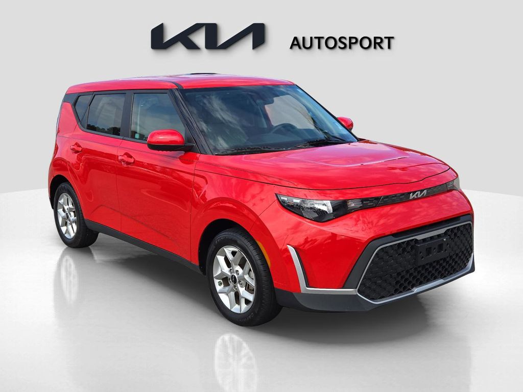 2023 Kia Soul LX photo 3
