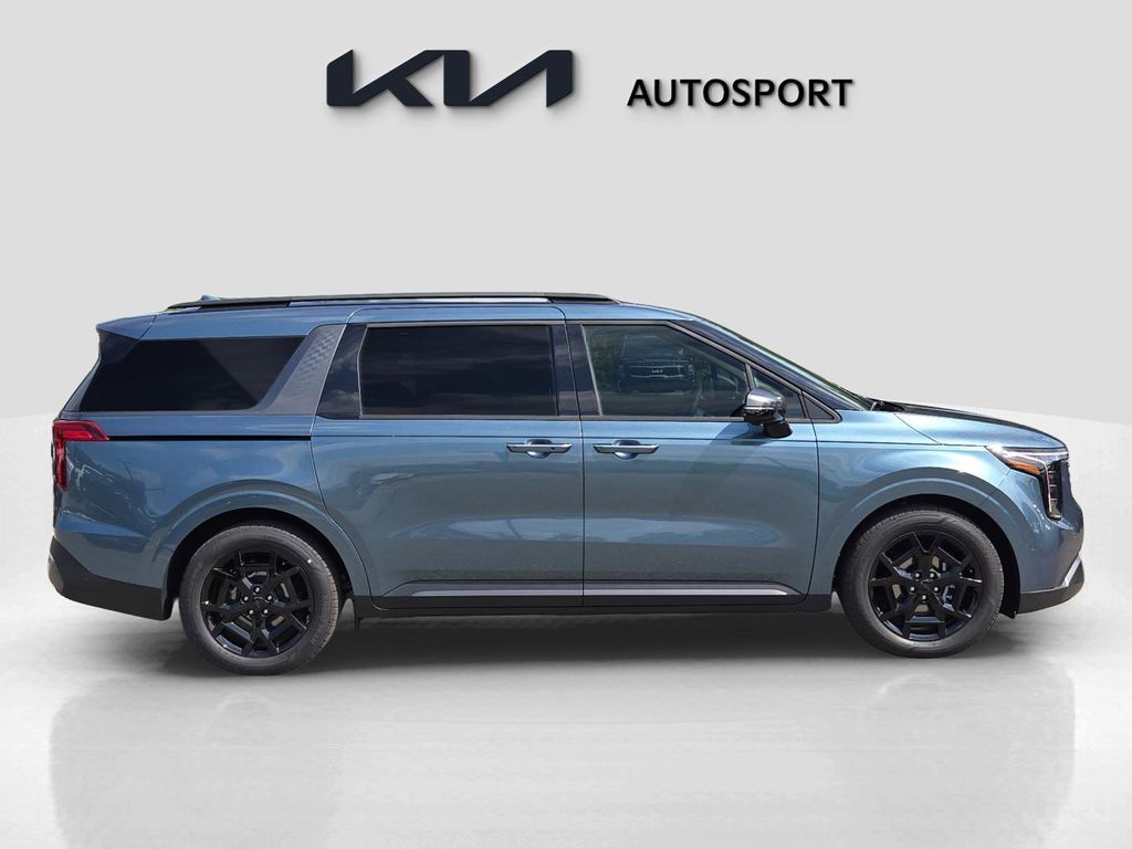 2026 Kia Carnival SX photo 4