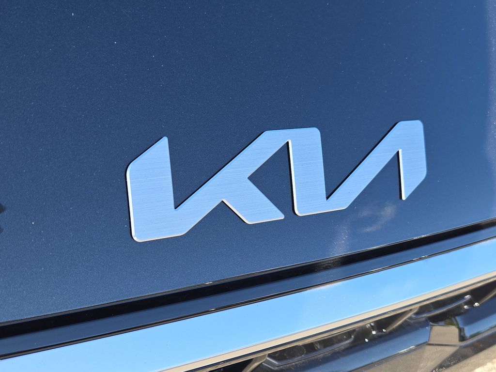 2025 Kia K4 GT-Line photo 3
