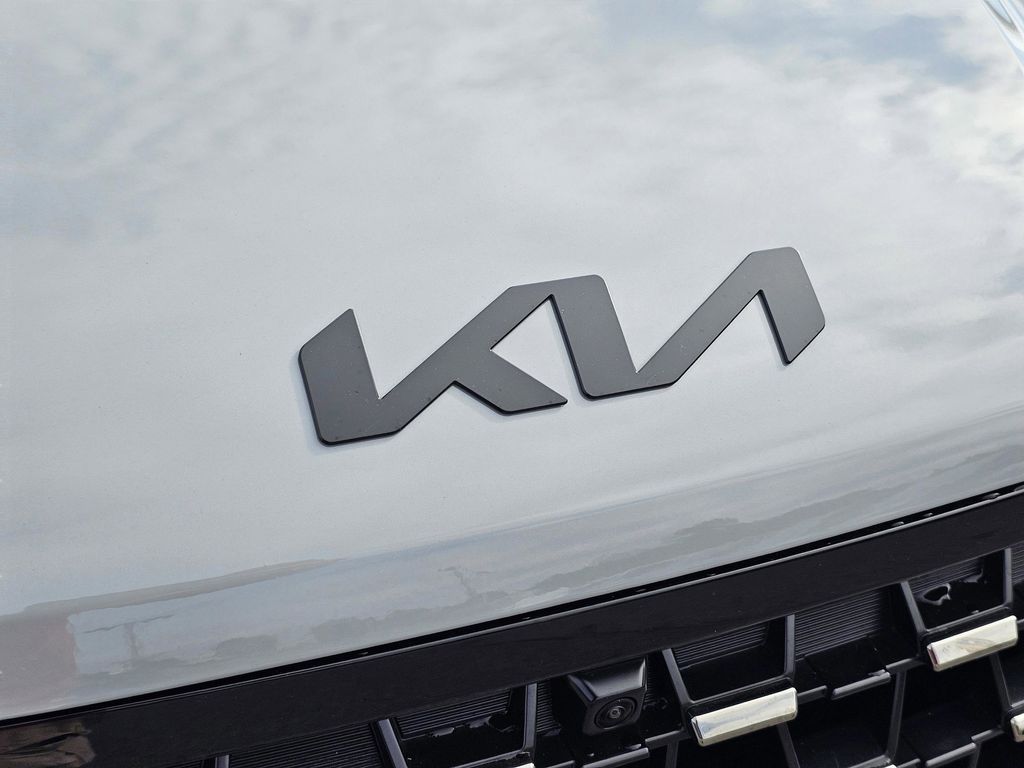 2026 Kia Carnival SX photo 3