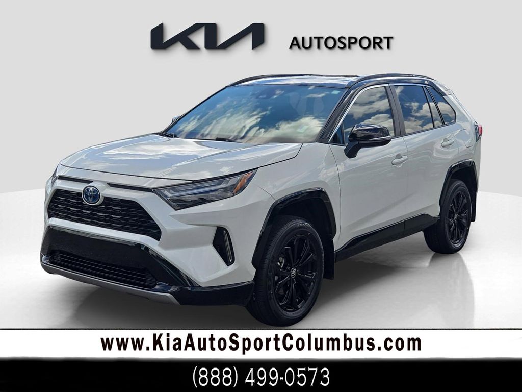 2022 Toyota RAV4 XSE's photo