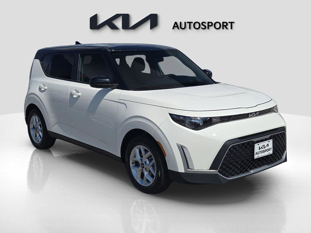 2025 Kia Soul S photo 3