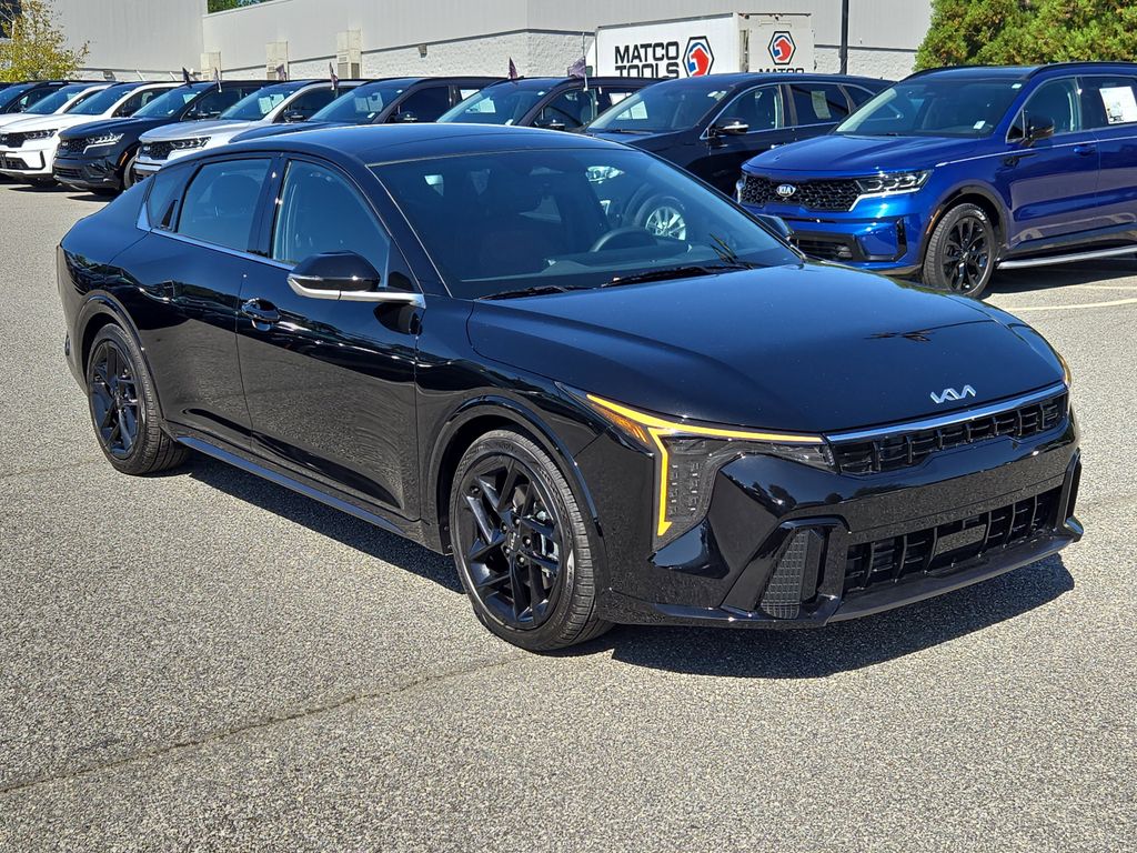 2025 Kia K4 GT-Line Turbo photo 3