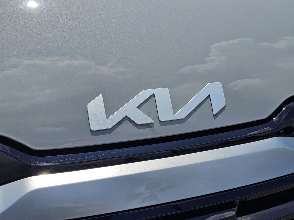 2026 Kia Sportage SX photo 3