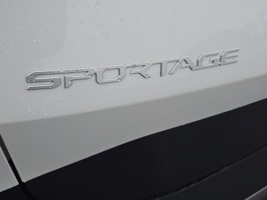 2026 Kia Sportage EX Hybrid - Photo 11