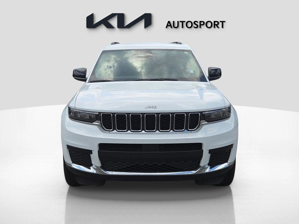 2023 Jeep Grand Cherokee Laredo photo 2