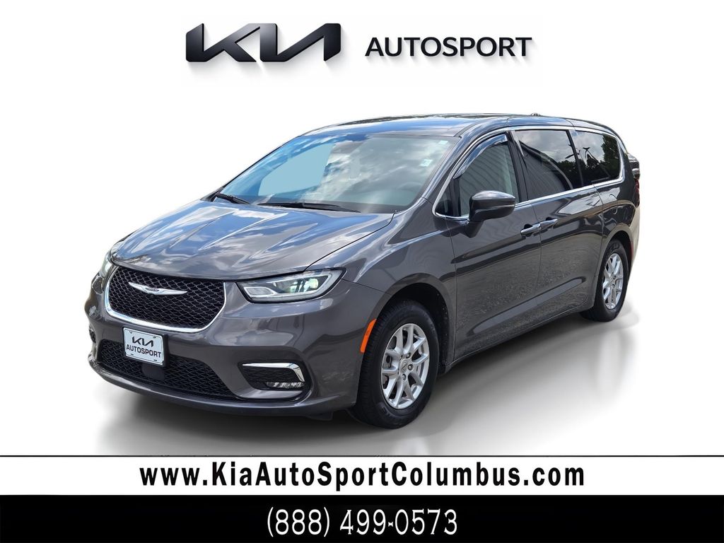 2023 Chrysler Pacifica Touring L's photo
