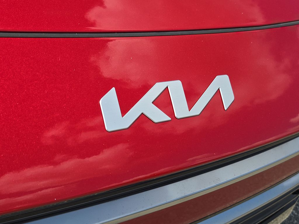 2025 Kia Niro SX Touring photo 3