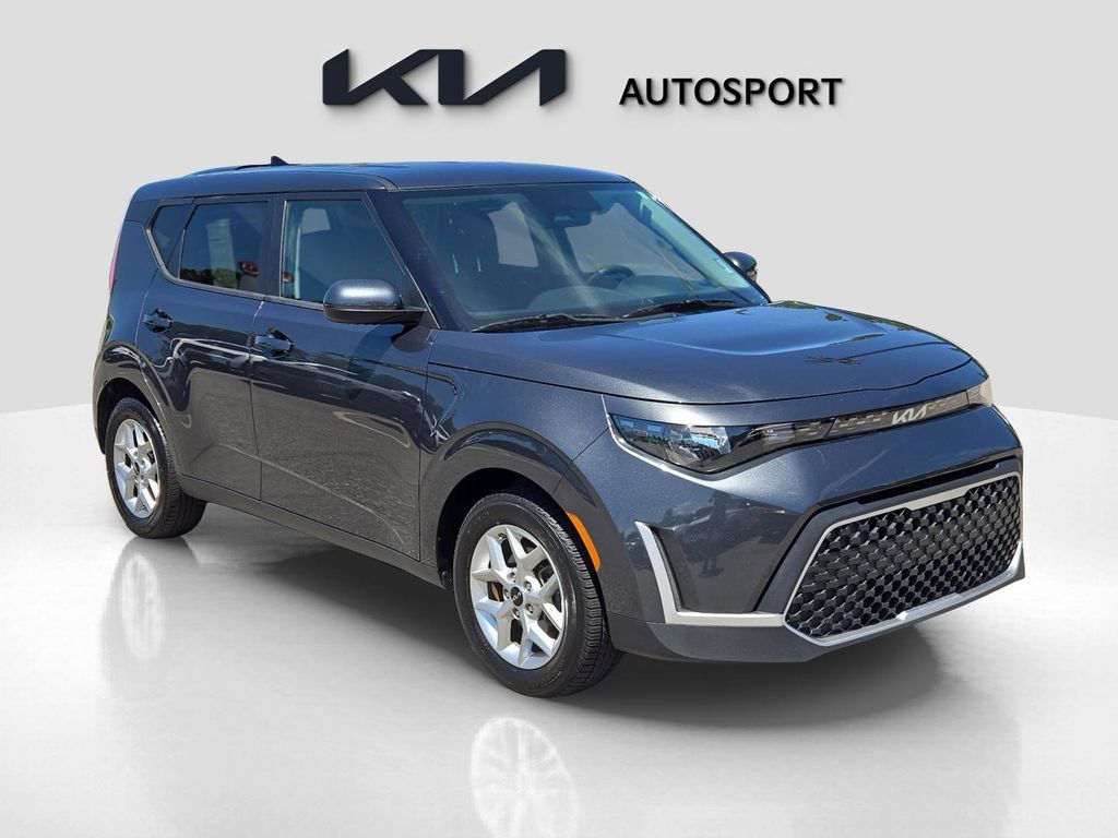 2024 Kia Soul LX photo 3