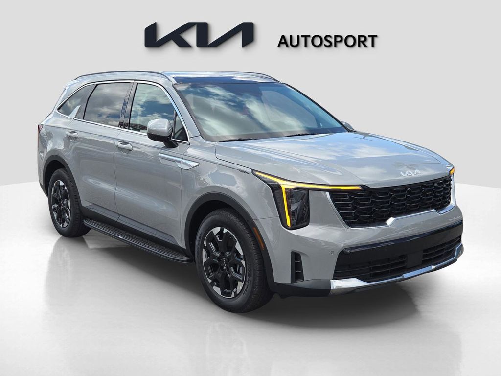 2025 Kia Sorento S photo 3