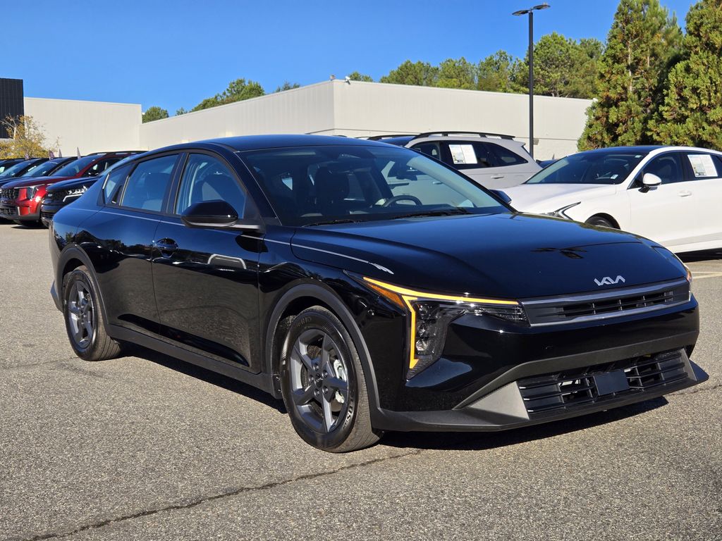2025 Kia K4 LXS photo 3