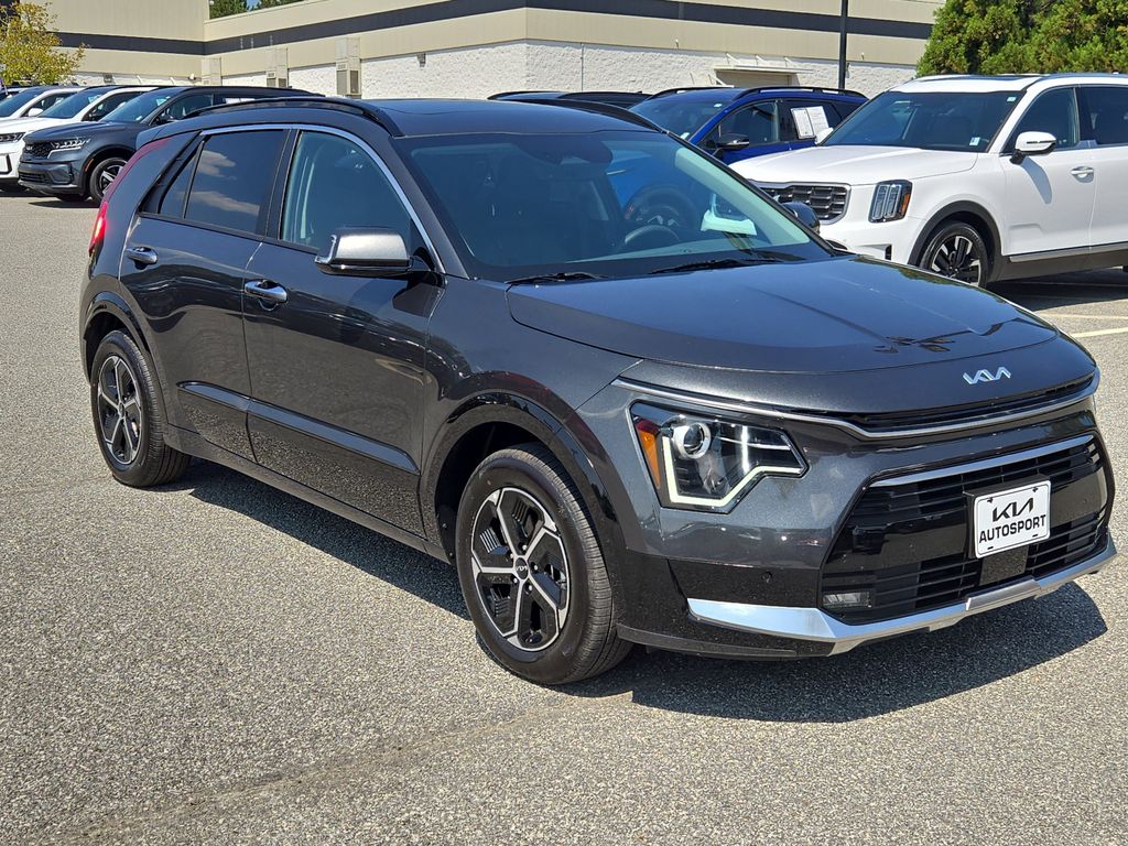 2025 Kia Niro SX Touring photo 3