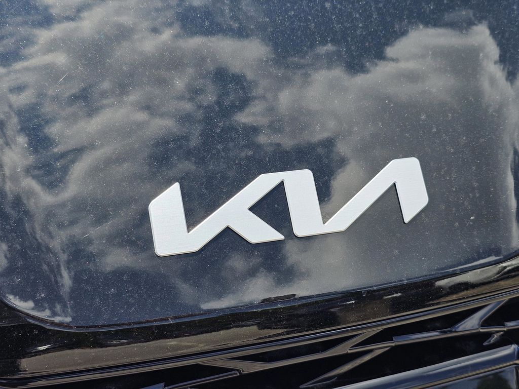 2025 Kia K5 GT-Line photo 3