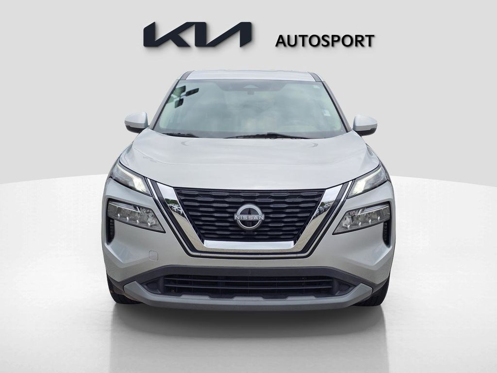 2022 Nissan Rogue SV photo 2