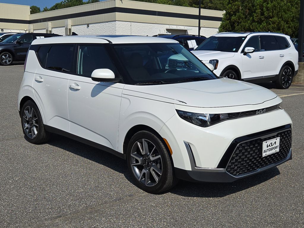 2024 Kia Soul EX photo 3