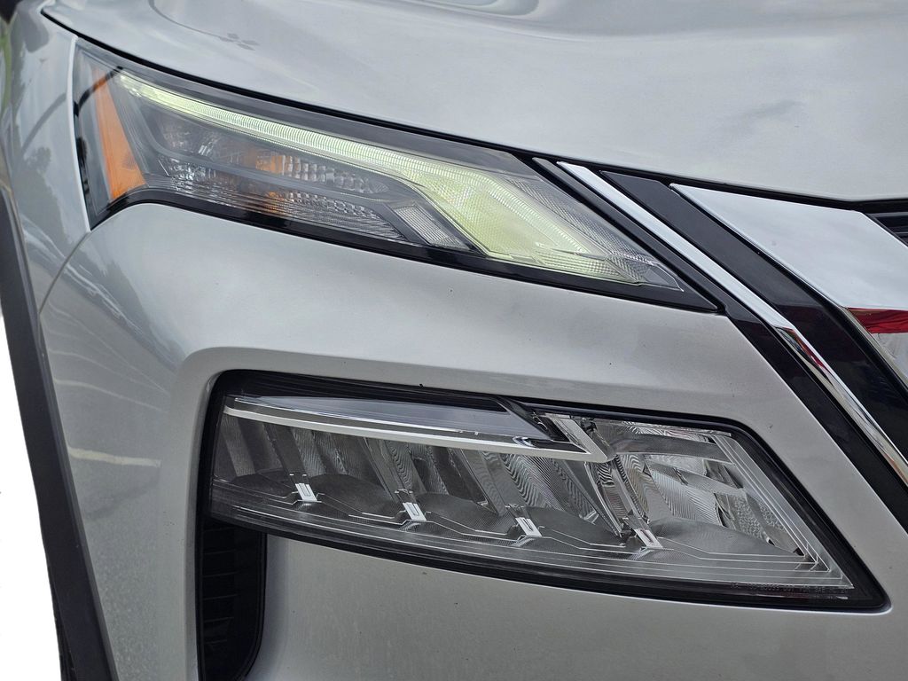 2022 Nissan Rogue SV photo 4