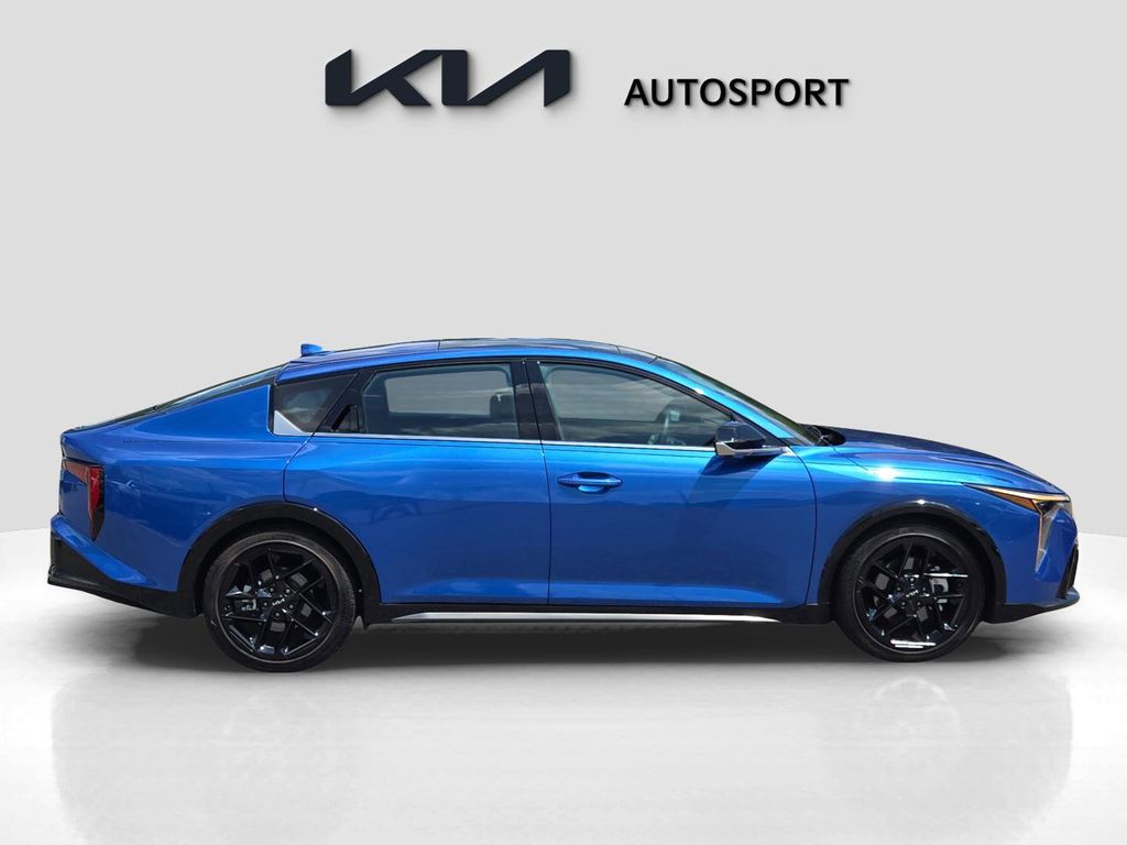 2025 Kia K4 GT-Line Turbo photo 4