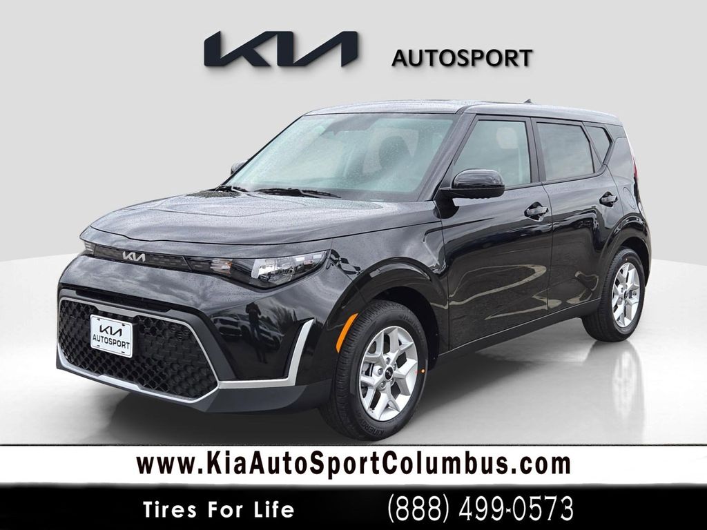 2025 Kia Soul LX's photo