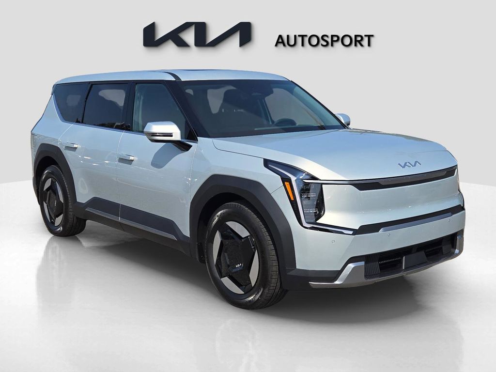 2026 Kia EV9 Light Long Range photo 3