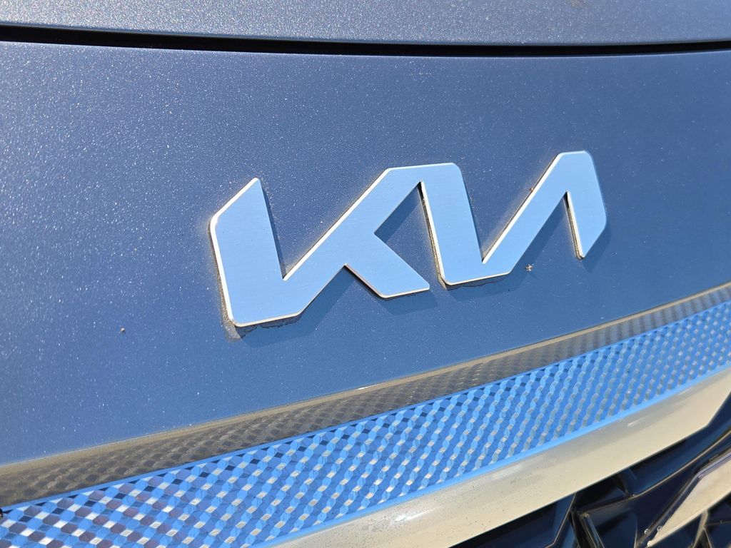 2025 Kia Seltos S photo 3