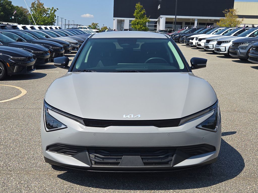 2025 Kia EV6 Light photo 2