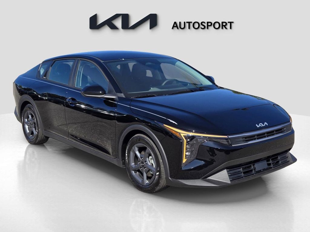 New 2025 Kia K4 LXS Sedan