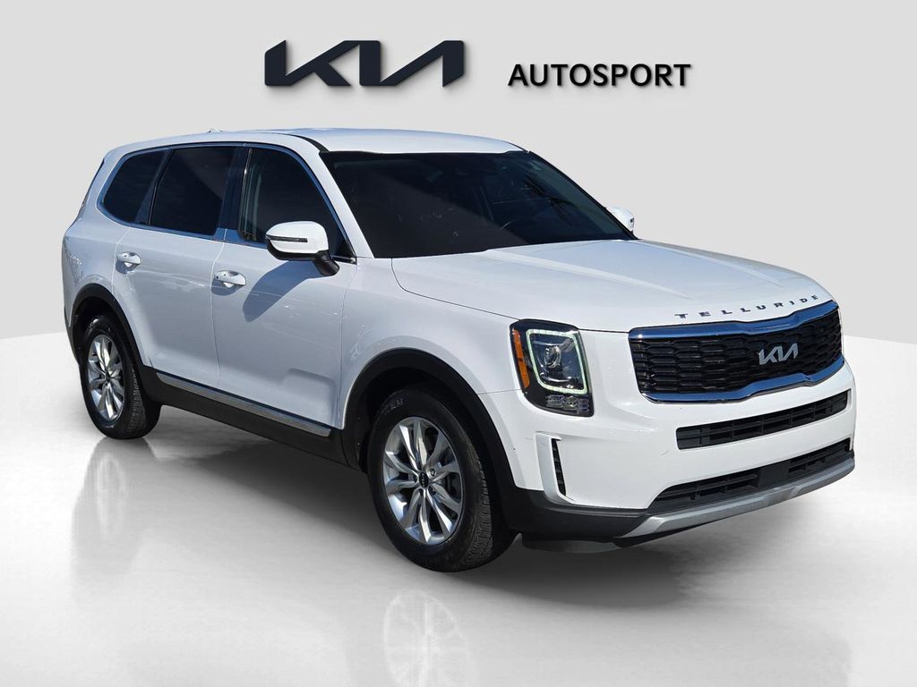 2022 Kia Telluride LX photo 3