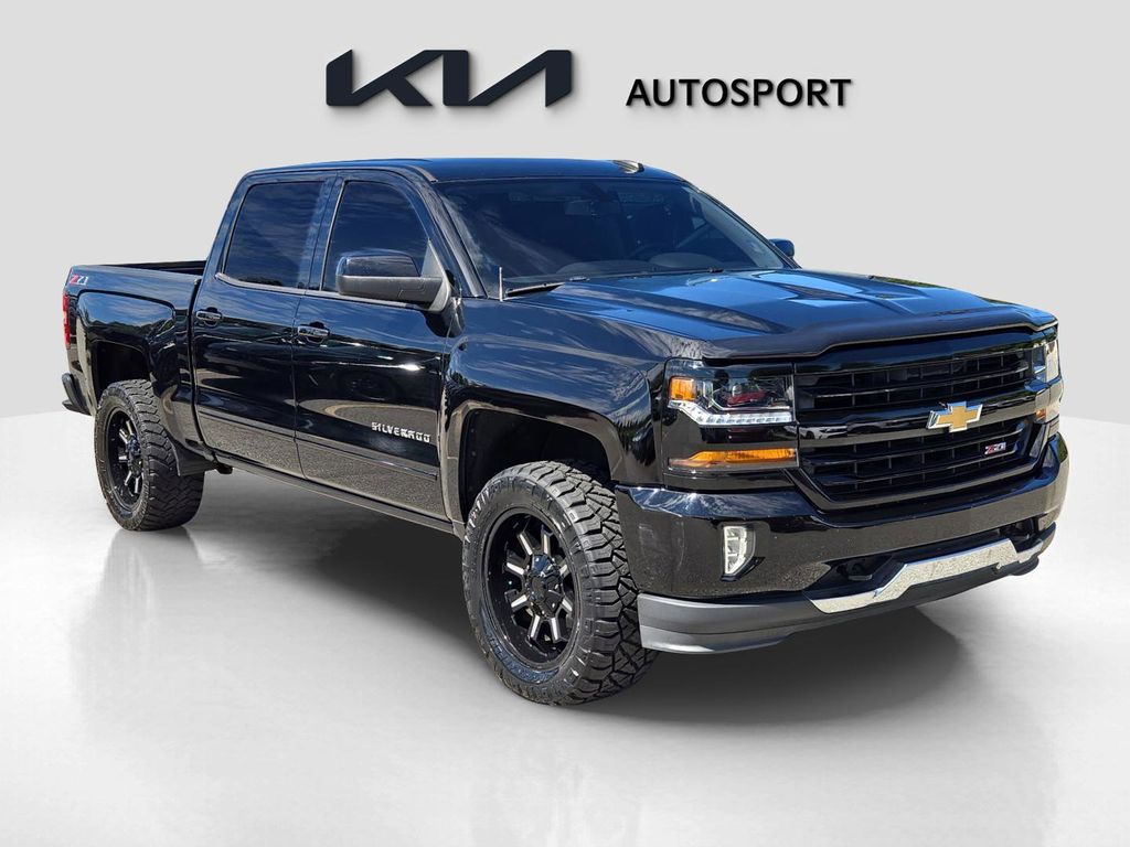2018 Chevrolet Silverado 1500 LT photo 3