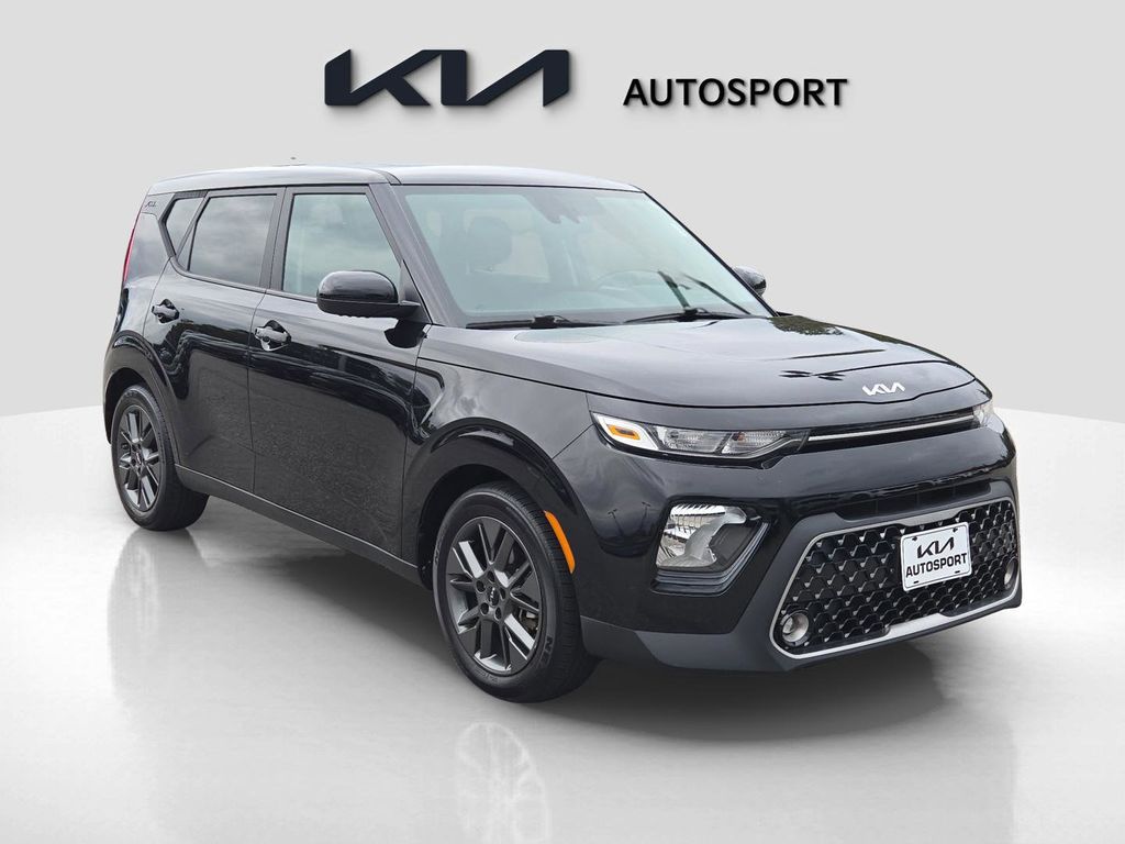 2022 Kia Soul EX photo 3