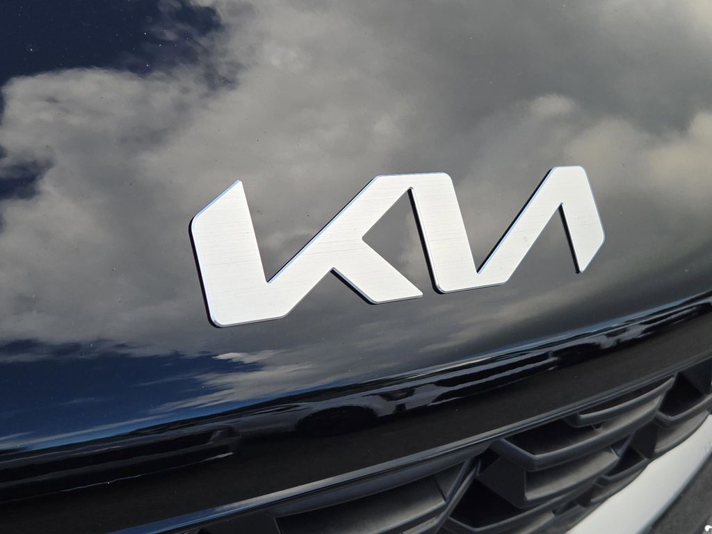 2026 Kia Sorento LX photo 2