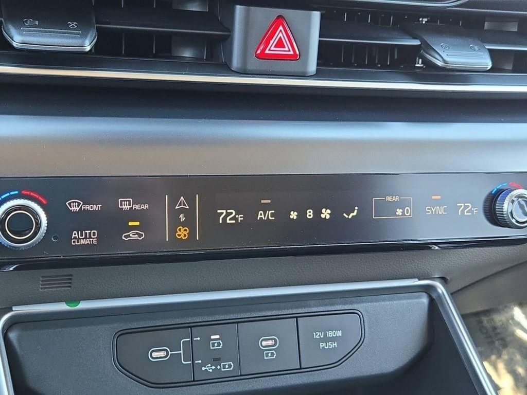 2026 Kia Carnival LXS - Photo 24