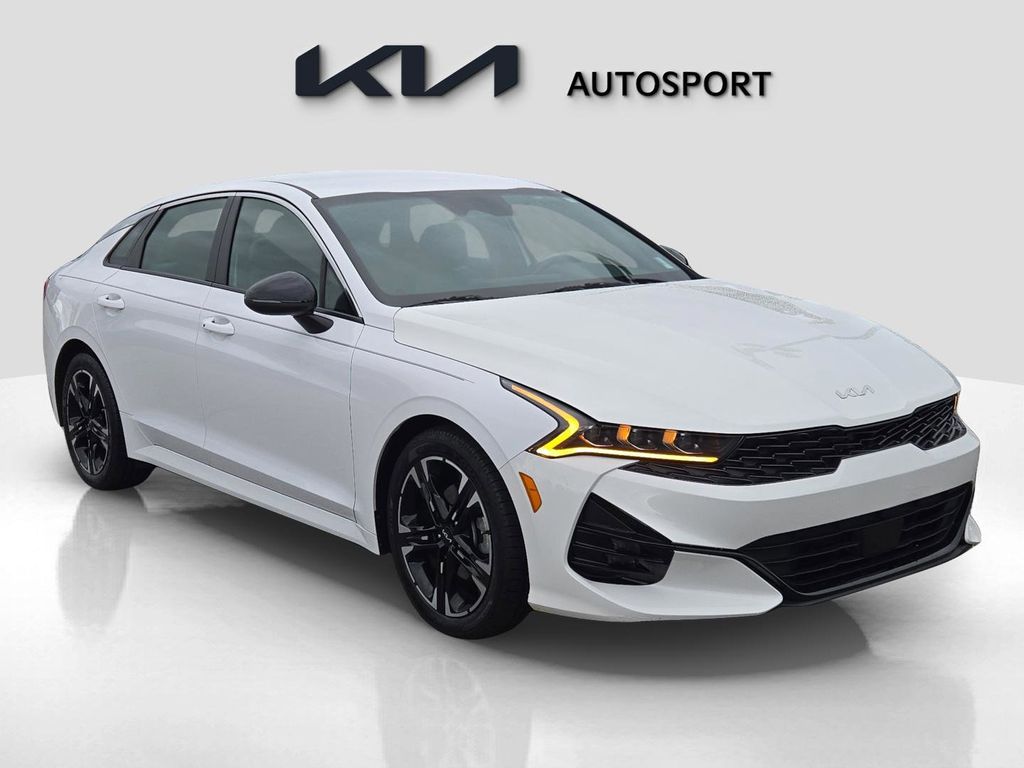 2024 Kia K5 GT-Line photo 3