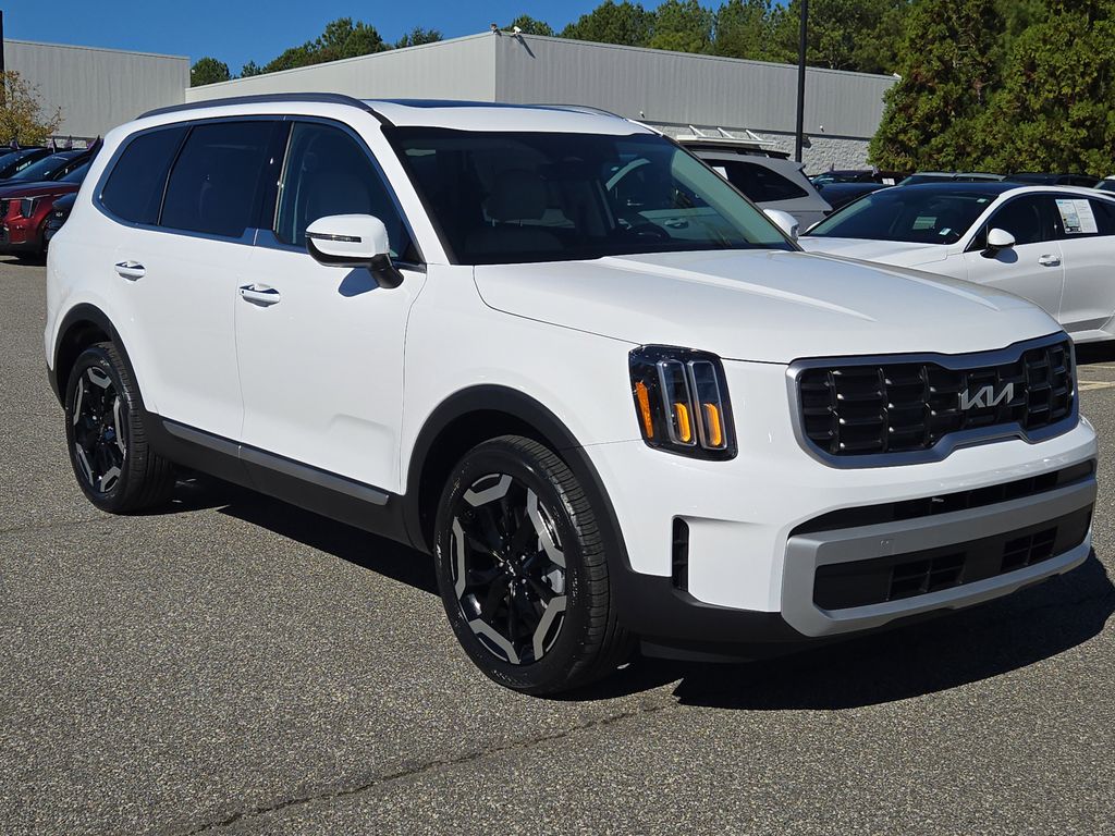 2025 Kia Telluride S photo 3